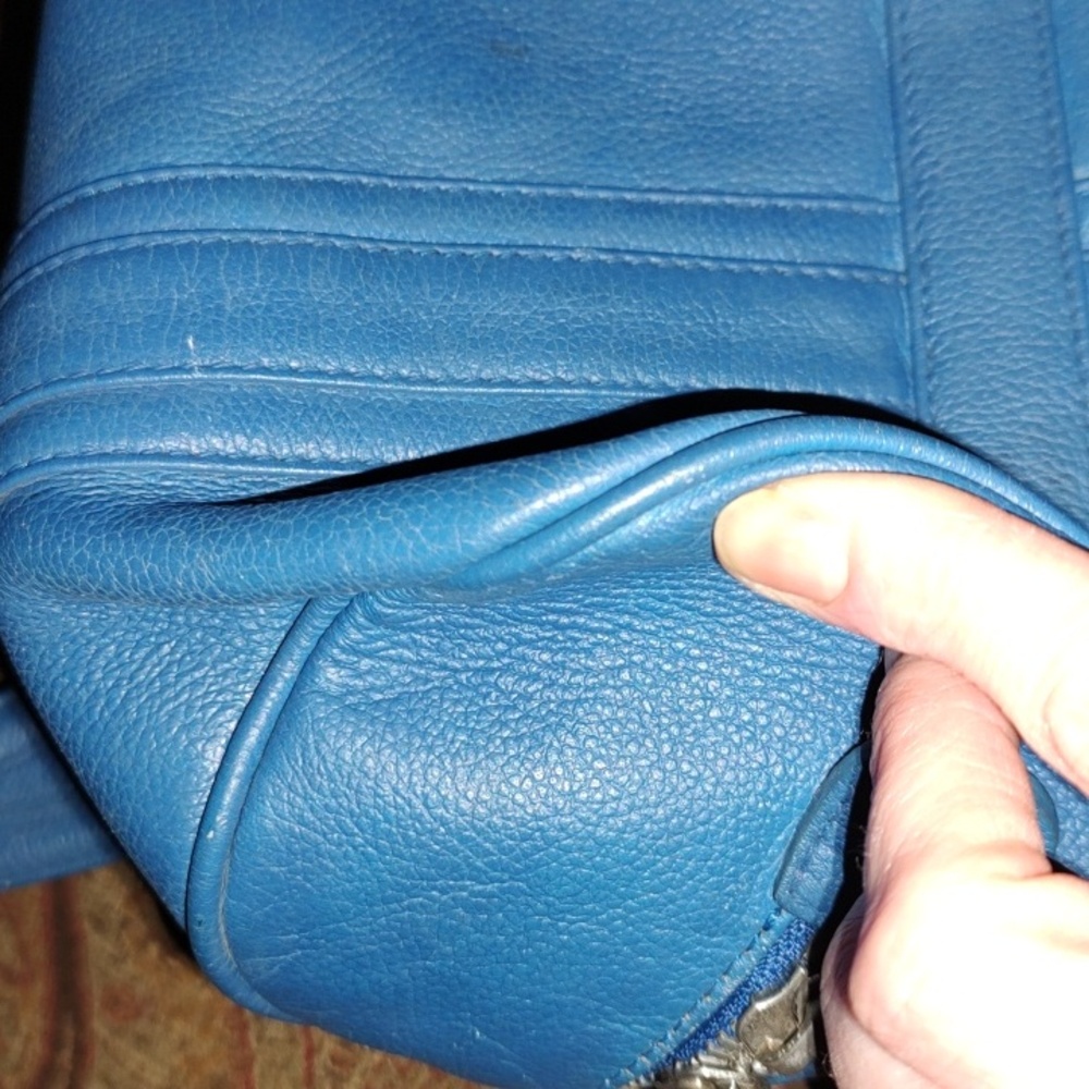 MCM papillon blue pebbled leather bag. 01709 MSRP$999 EUC - Picture 15 of 16